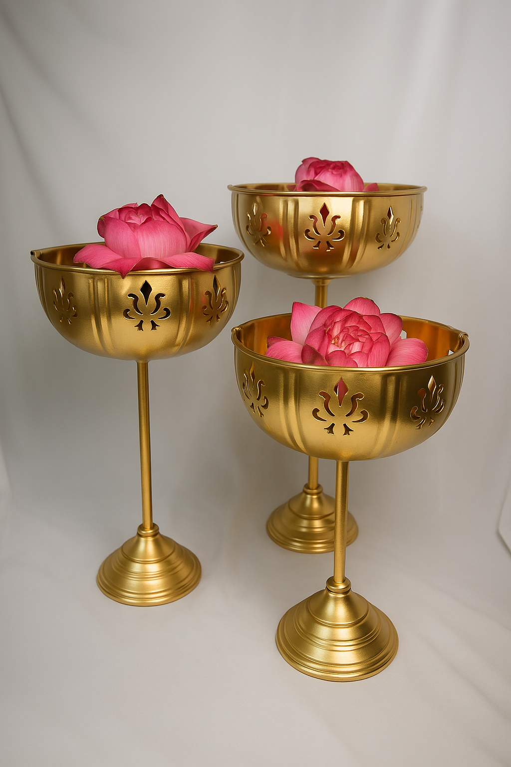 Saanjh Traditional Detachable Lotus Brass Urli – Set of 3 (Copy)