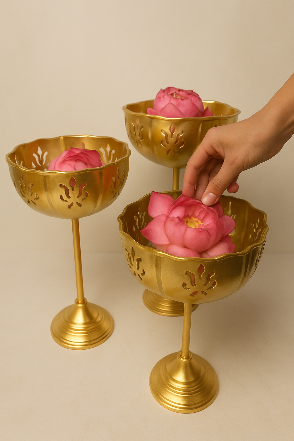 Saanjh Traditional Detachable Lotus Brass Urli – Set of 3 (Copy)